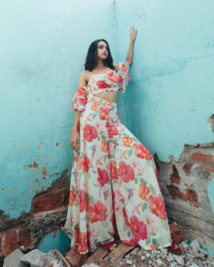 Abitha Venkat Instagram - Sun tans and SPFs. What would we all do without these summers? ☀️
.
..
#summer #photography #model #laughs #chennai #india #actor #suntan