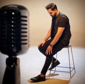 Abolfazl Mousavi Instagram - ❤️

خدایا….
من را ببخش بخاطر درهایی که زدم
اما خانه ی تو نبود 🤲🏻

#mousic #photo #singer #consert #live #mousicpop #abolfazlmousavi
 #mood #photography #modelling #model #pop #raftani_mire

#موزیک #عکس #خواننده #عکاسی #مدل #موسیقی #موسیقی_پاپ #رفتنی_میره