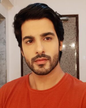 Abrar Qazi Instagram - A journey that started 3 years back for me has finally come to its destination. Honestly never thought i would be able to pull this off.when we started, I was nervous, excited and apprehensive about things to come but slowly and steadily, i grew with this role and made this character my own.I was living a parallel life everyday playing Rudra/samrat and it has become a huge part of me. Now that it is over, i feel a void in me but at the same time there is a sense of calm and excitement for things to come. As of now i want to take some time out for myself and enjoy the simple things in life.
It had been an honor to be a part of this show and working with balaji telefilms and all the brilliant actors who i got a chance to share screen with. Much love to the fans who gave me all the strength and motivation to work harder. 

Au Revoir❤️

1st pic: few days of shoot left
2nd pic: last picture of the old set 
3rd pic: the first day of a test shoot

#yehhaichahatein #yhc #rudra #samrat