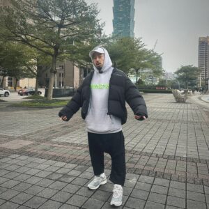 Ada Chang Instagram - 回溫就是我的中暑時刻........古靈精怪槍喔.....