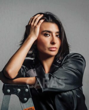 Adal Ramones Instagram - Adal y Paola Ramones: Un sueño compartido entre padre e hija. 

De generación en generación, el talento y la pasión por el entretenimiento florece en la familia Ramones. Adal Ramones, icono del stand-up y la televisión en México, comparte no solo la pantalla, sino también sus sueños y esperanzas con su hija, Paola Ramones. Juntos en una charla con CARAS, nos cuentan sobre esa dinámica familiar única que los lleva a explorar y conquistar nuevos horizontes juntos. Paola, con la misma llama artística de su padre, ya hace su propio camino en la industria, dirigiendo y actuando, siempre con el incondicional apoyo de su familia. “Todo lo que mi hija ha logrado, yo ya lo sabía”, dice Adal con orgullo, y es que para él, el talento de Paola es tan claro como su futuro lleno de éxitos.

Por: Patricio Chávez Varela 
Fotos: Einar González
Locación: Restaurante Fairchild & La Bodega del Niño 

#CarasMéxico
