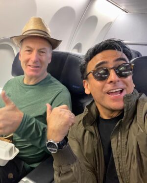 Adal Ramones Instagram - Así de casual mi vuelo a Panamá y de ahí a Ecuador

Platicando salieron amigos y compañeros en común: @daltonyco @sanlimonc @marcopolocc 

La vdd; Increíble persona. 🎬✈️

@therealbobodenkirk 👍🏻