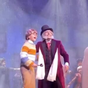 Adal Ramones Instagram - Es una bella historia que debe ser contada. 

Scrooge y UN CUENTO DE NAVIDAD “El Musical”. 

Que familia tan hermosa de reunió para darle vida al cuento de #charlesdickens 

Una mega profesional unión de creativos y productores de primer nivel: @lagranaudiencia @ataydehnospresenta @ocproducciones_ @playhouse.mx @enllamaspro 

Se terminan la funciones en #cdmx 

Gracias al público que asistió y se emocionó en #puebla #guadalajara #monterrey 

Prometemos reponerla año con año y hacer que sus corazones vibren al máximo 

Gracias a todo el elenco, ensamble, orquesta, directores, productores, técnicos… y al personal de cada teatro donde pisamos con esta puesta en escena. 

G R A C I A S ♥️🙏

.