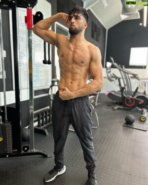 Adam Azim Instagram - Getting closer and closer to fight night ⏳can’t wait to get back in the ring.

-

-

-

#inshallah #manchester #speed