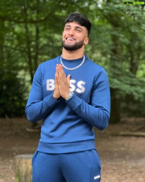 Adam Azim Instagram - Eid Mubarak All 🌙🤍

-

📸: @ovoali_

-

#eidmubarak #life