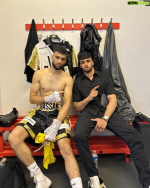 Adam Azim Instagram - Fantastic performance from my brother @hassan_azim ! Gutted I couldn’t be under those lights performing tonight but watching my brother do what he does best definitely made up for it!

_

📸: @ovoali_

#inshallah