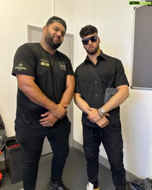Adam Azim Instagram - Fantastic performance from my brother @hassan_azim ! Gutted I couldn’t be under those lights performing tonight but watching my brother do what he does best definitely made up for it!

_

📸: @ovoali_

#inshallah
