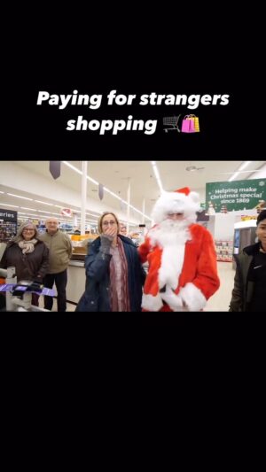 Adam Beales Instagram - The END though!! 😱😂

Paying for strangers Christmas shopping!! ❤️

There’s no better feeling than dressing up as Santa Claus and paying for strangers shopping! 😂🎅

#reels #surprise #gift #emotional #money #dreams #success #motivation #grind #shopping #christmas