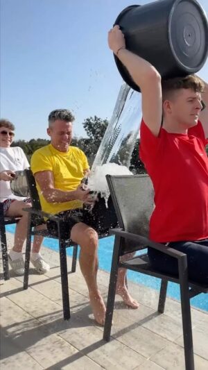 Adam Beales Instagram - Fill the water buckets! 💦😂 #reels