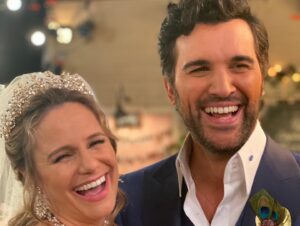 Adam Hagenbuch Instagram - Can’t believe it’s been one year since we shot this final episode. 
Some of my favorite faces in the entire world. Miss you guys.
.
#fullerhouse #fullhouse #finale #oneyearago