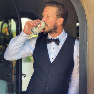 Adam Huber Instagram - 🤵‍♂️ 🍺

📸 @bradvanderchuck