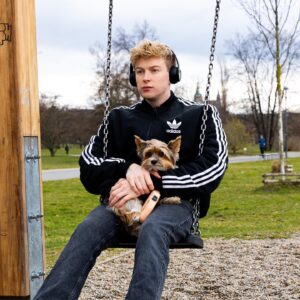 Adam Mišík Instagram - Já nervózně čekající až si všichni pustíte novej track 🥹❤️‍🩹
