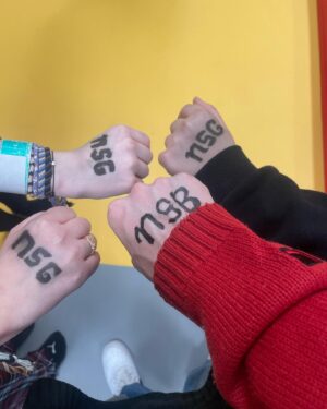 Adam Mišík Instagram - Poslední dva dny ❤️ Udělali jsme si výlet do Brna a Ostravy a rozhodli se zahrát pro budoucí sestřičky a zdravotníky, zároveň jsme se zastavili na dvou dětských odděleních, abychom dětem trochu zpříjemnili těžký chvilky. Když se mi podaří vykouzlit úsměv na tváři těm, co to potřebují nejvíc, mám pocit, že to, co dělám, dává smysl. Love A ❤️