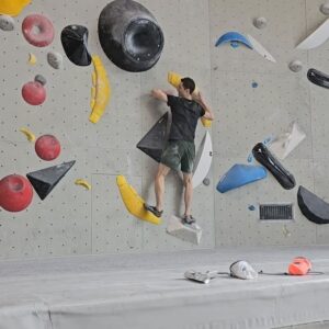 Adam Ondra Instagram - Besides having pretty good training conditions in my hometown Brno (Czechia 🇨🇿), making a “pilgrimage” to @kletterzentruminnsbruck 🇦🇹 before the most important international comps is almost mandatory ☝️ I mostly seek the best quality of routesetting on the leadwalls, but this time I spent a week there and I had a great session training on the famous spraywall with a strong crew and also sampling some slabs as you can see in videos 🤜🤛

And the first video captures 9a onsight 👊

#climbing #sportclimbing #bouldering 

@mammut @lasportivagram @euroholds @mix.it
@hudysport @rohlik.cz @sensfoods @211_zpmvcr @mercedesbenz_autojihlava @drwittczsk @horosvaz.cz @the_playbook_house @veolia_cz @olympcsmv Cardion