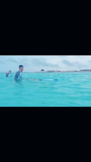 Adam Walker Instagram - Coaching the timing of the kick on my camp @summer.island.maldives 

Want to learn click View Shop to subscribe and learn it for a crazy price of £12 per month with nearly 4 hours of instruction from me s available in 18 different languages with subtitles or join me on my next swim camp in Tenerife for my 3 day camp Dec 1st 🤟 checkout oceanwalkeruk.com