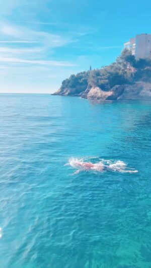 Adam Walker Instagram - One of our last swims in Majorca training with @pohlnathalie for the North Channel. As always we work on getting the best technique possible #oceanwalkertechnique to maximise speed, length of stroke with minimal energy. Maintaining form is important so there are no wasted strokes 🏊‍♂️

#swimtechnique #oceanwalkertechnique #swimfaster #swimbetter #swimming #openwaterswimming #majorca #spain