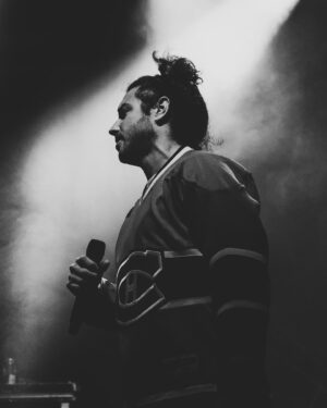 Adamo Marinacci Instagram - 💫 Montréal vous êtes incroyable! 💫

Merci aux @canadiensmtl d’avoir pensé à nous pour le show d’après match Samedi dernier au @centrebell !!! 

J’ai perdu mes clés pendant le bodysurf mais ça aura valut la peine 😂 

Shout out à mon boy @jd.vii d’avoir capturé les moments "clés" 🙋🏻‍♂️😝 

@lesgrosbig @j7.grosbig @dsl.ap3 @lemindmusic @molsonexportca 

#show #hiphop #rapqueb #canadiensmtl #montrealcanadiens #montréal #nightlife