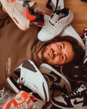 Adamo Marinacci Instagram - Félicitations à @raphaelle.gagnon_ 👟👟👟👟🌟🌟🌟🌟🌟🌟🌟🌟🌟🌟🌟🌟

GIVEAWAY 500$ CRÉDIT EN MAGASIN / STORE OPENING 🚨

Hypestock déménage au centre commercial Les Rivières. 

La boutique se trouve au 👇🏼👇🏼👇🏼
4225 Bd des Forges, Trois-Rivières, QC G8Y 1W2

Pour participer, vous devez suivre les étapes suivantes : 
1. S’abonner au compte de @hypestock.ca et de @adamo.grosbig
2. Mentionne 3 de vos amis passionnés de sneakers (entrées illimitées)
3. Like cette publication
4. Repost en story et nous identifier 

@hypestock.ca vendra des sneakers, streetwear ainsi que du vintage 

⛔️IMPORTANT⛔️

FAITES ATTENTION AU SCAMS, un seul compte vous contactera et NOUS NE DEMANDERONS AUCUNE INFORMATION NI DERNIÈRE ÉTAPE POUR RECEVOIR VOTRE PRIX❗️❗️❗️

#shoes #giveaway #concours #bonnechance #goodluck #free #nike #essentials #jordan #newbalance #grosbig