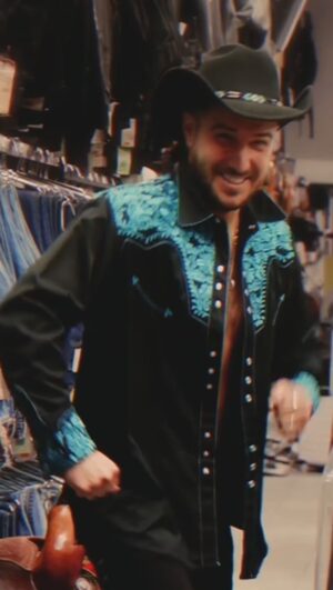 Adamo Marinacci Instagram - On préfère Adamo avec du linge country ou Laurence avec le linge baggy d’Adamo?! … 🔥👀

« PREMIER RODÉO » 🤠☀️19/04/24