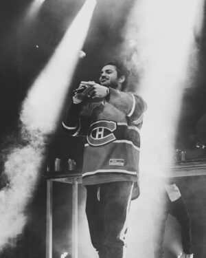 Adamo Marinacci Instagram - 💫 Montréal vous êtes incroyable! 💫

Merci aux @canadiensmtl d’avoir pensé à nous pour le show d’après match Samedi dernier au @centrebell !!! 

J’ai perdu mes clés pendant le bodysurf mais ça aura valut la peine 😂 

Shout out à mon boy @jd.vii d’avoir capturé les moments "clés" 🙋🏻‍♂️😝 

@lesgrosbig @j7.grosbig @dsl.ap3 @lemindmusic @molsonexportca 

#show #hiphop #rapqueb #canadiensmtl #montrealcanadiens #montréal #nightlife
