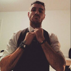 Adamo Marinacci Instagram - Cheveux courts c'tu mieux?!