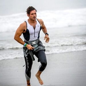 Adan Canto Instagram - Ready for the race tomorrow with my teammates @gusgallego and @wearethewest . For all those interested in taking part in this great cause, it is not too late to donate for our children. @childrensla Link in Bio. @nauticamalibutri