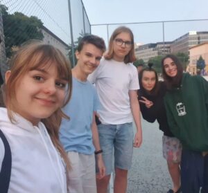 Adéla Heftyová Instagram - dvor 2023 🎉🩷 #gjh