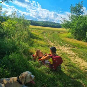 Adéla Heftyová Instagram - Jedenásť dní sme s ruksakmi na ceste. Z Duklianskeho priesmyku až tam, kam stihneme.. iba pešo, stále po červenej. Bol to môj sen už rok, tak si ho plním ❤️#cestahrdinovsnp