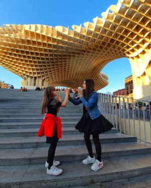 Adéla Heftyová Instagram - ❤🖤 #spain #sevilla #terezaadela