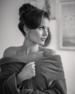 Adeline Vetter Instagram - Poupoupidou ❤️

Merci les filles 😘
@laurakailphotography 
@ekaterinasmkpro