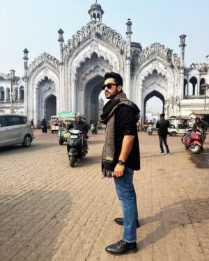 Adhyayan Suman Instagram - Ai sheh-e-re Lucknow tujhe mera salaam hai
Tera hi naam doosra jannat ka naam hai. 

#lucknow