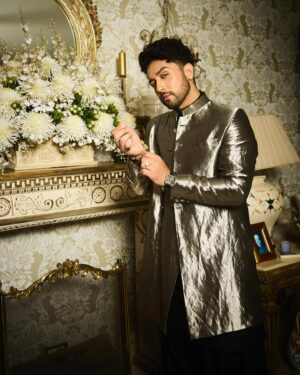 Adhyayan Suman Instagram - Embracing the grandeur of Nawab Zoravar with the one and only @manishmalhotra05

Grateful for the immense love received at the premiere last night and cannot wait for you all to unfold the world of Heeramandi🔥

Heeramandi : The Diamond Bazaar’s magic coming to you on 1st May only on netflix 

Wearing : @manishmalhotra05

#heeramandi #sanjayleelabhansali #netflix #netflixindia