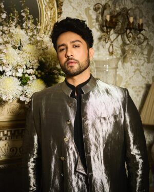 Adhyayan Suman Instagram - Embracing the grandeur of Nawab Zoravar with the one and only @manishmalhotra05

Grateful for the immense love received at the premiere last night and cannot wait for you all to unfold the world of Heeramandi🔥

Heeramandi : The Diamond Bazaar’s magic coming to you on 1st May only on netflix 

Wearing : @manishmalhotra05

#heeramandi #sanjayleelabhansali #netflix #netflixindia