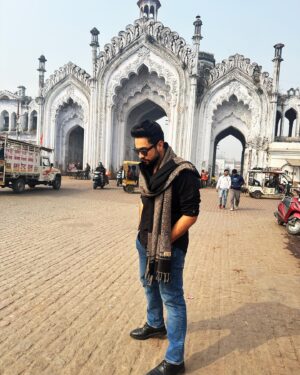 Adhyayan Suman Instagram - Ai sheh-e-re Lucknow tujhe mera salaam hai
Tera hi naam doosra jannat ka naam hai. 

#lucknow