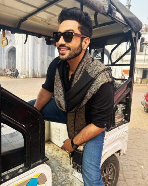 Adhyayan Suman Instagram - Ai sheh-e-re Lucknow tujhe mera salaam hai
Tera hi naam doosra jannat ka naam hai. 

#lucknow