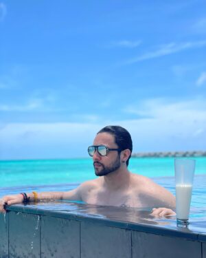 Adhyayan Suman Instagram - I wish this was a paid collab, sold one of @mallaikaa07 ‘s kidney’s to come to #Maldives 🥲
