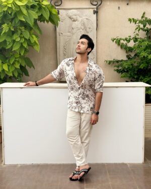 Adhyayan Suman Instagram - Yeh husn tera yeh ishq mera rangeen toh  hain badnaam sahi, Mujh par tho kai ilzaam lage, tujh par bhi koi ilzaam sahi!