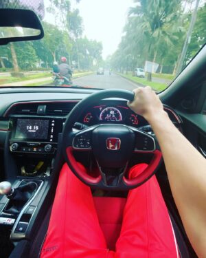Adipati Dolken Instagram - Cockpit nya typr r.. Ini mobil idamanku. Klo idaman kamu seperti apa? @hondajakartacenter