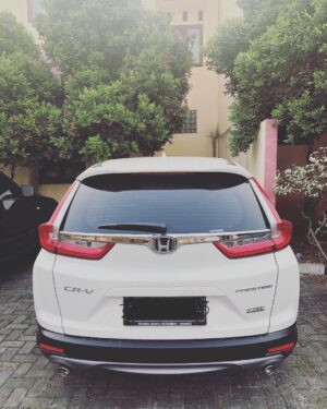 Adipati Dolken Instagram - Ibarat lagi sayang sayang nya trus harus berpisah dulu buat sementara.. yaa kaya ini nih.. lagi seneng seneng nya nyetir pake si pocinki trus harus di tinggal keluar kota dulu 😭😭 #honda