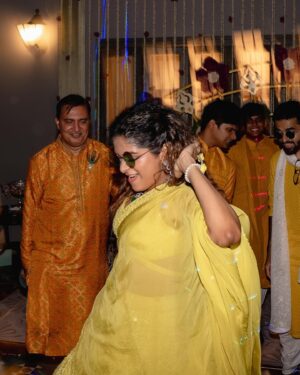 Aditi Shankar Instagram - Yellow yellow party mellow 🌼🌻💥💯🔥 
#haldi