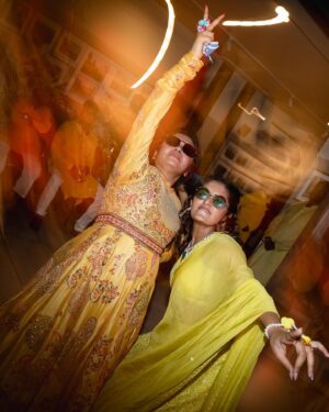 Aditi Shankar Instagram - Yellow yellow party mellow 🌼🌻💥💯🔥 
#haldi