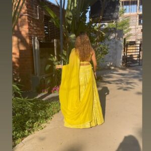Aditi Shankar Instagram - Yellow yellow party mellow 🌼🌻💥💯🔥 
#haldi