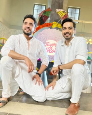 Adnan Khan Instagram - Another one from the Katha Unkahee Series. So grateful to have a co-star like him. I felt he was a better friend offscreen than the one he was portraying on screen. Heart of gold, witty humour and talent that rivals anyone from the industry even. Even the ones in really cool web series that takes years to make 😉. Thank you for being a real bro @samar_vermani 
#viaan #ehsan #bro #goals