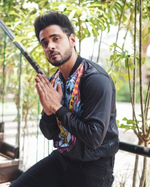 Adnan Khan Instagram - What a fun photoshoot with the boys. Considering I had only slept for a couple of hours, had half a mind to cancel. Glad I didn’t 😂😂😂. Photographer - @rk_fotografo
Styled by- @instylewithaditi
Jacket- @redesynofficial
Makeup & Hair - @makeoverbysejalthakkar 
Location - @sayagrandresortthane
Artist Reputation Management - @oceanmediapr  #adnan_a_khan #actor #mumbai #india #photoshoot #fun #thane #modelling