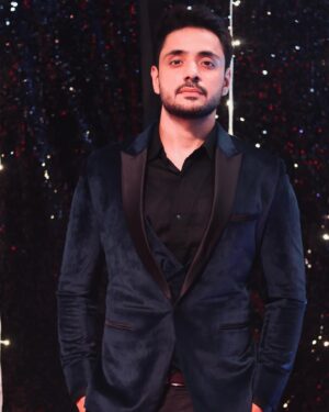 Adnan Khan Instagram - What ITA 23 was all about. Beautiful night with beautiful people. All the hard work we put in getting recognition. Congratulations to @aditidevsharma @mountainhead1 @azinkyamishra and ofcourse #kathaankahee!! Sea of creative instinct floating around at the function. Felt soo good to be there. With my people! I want to thank you all who voted, the ones who prayed and held your breath for me 😉. I’ll be back next year ❤️
Styled by - @desai6343 
Repped by - @oceanmediapr 
Photographer- @zebiee_xyz_ 
#adnan_a_khan #actor #ita2023