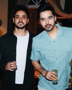Adnan Khan Instagram - Another one from the Katha Unkahee Series. So grateful to have a co-star like him. I felt he was a better friend offscreen than the one he was portraying on screen. Heart of gold, witty humour and talent that rivals anyone from the industry even. Even the ones in really cool web series that takes years to make 😉. Thank you for being a real bro @samar_vermani 
#viaan #ehsan #bro #goals