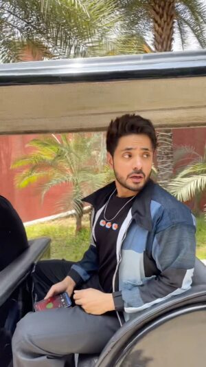 Adnan Khan Instagram - Here’s my open door, no window movable vanity! I’m loving it, are you? 😉

A little getaway from my strenuous shoot schedule! Thankyou @sayagrandresortthane for the amazing service! 🫶🏻

Styled by - @instylewithaditi
Outfit - @studio_nineteen97  #adnan_a_khan #actor #bts #photoshoot #resort #messingaround #mumbai #india #reel #foolingaround