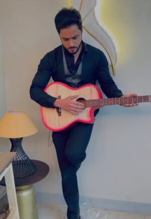 Adnan Khan Instagram - Me just casually playing. Learnt it so well I can play with my eyes closed 🥳🥳 @i_m_mk_ taught me well eh ?!? 😂 I got the out of tune guitar 😜😜 #adnankhan #adnan_a_khan #guitar #metallica #rock #solo #kathaankahee #viaanraghuvanshi #onset #bts