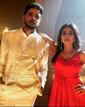 Adnan Khan Instagram - Viaan 🕺   katha 💃=🥳🥳
Thank you @stareminenceawards for giving us these awardssss🤩
We want to thank our wonderful audience for giving us so much loveee♥️🙏
We are sach mai grateful 😇
A big shoutout to our director saab mr ravi Bhushan 🙏 @mountainhead1 who is definitely not a easy task master but he is the besttttesttttt💓
 We are very lucky to work under your guidance 🤗🤗
Thank you @sonytvofficial n @official_sphereorigins and our writers for this beautiful show. 
Our director of photography @anil.katke sir 🙏 @joy_in_a_momo 
And our lovely co actors, guys you are all so amazing 
Everyday is fun to shoot 🥳🥳 
#kathaankahee