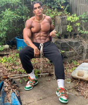 Adrian Conrad Instagram - “Cold game but I knew it was chess”🇬🇳🇬🇳 #aesthetic #aesthetics #abs #bodybuilding #bodybuilder #cardio #drive #fit #fitness #fitfam #fitspo #gym #gains #goals #gymtime #motivation #workout